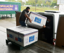 Paraná recebe 137,2 mil vacinas contra a Covid-19 para segunda dose; 176,6 mil para dose reforço chegam no sábado  -  Curitiba, 01/10/2021  -  Foto: Américo Antonio/SESA