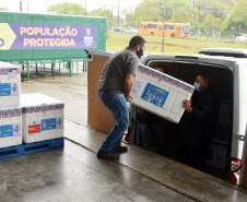 Paraná recebe 137,2 mil vacinas contra a Covid-19 para segunda dose; 176,6 mil para dose reforço chegam no sábado  -  Curitiba, 01/10/2021  -  Foto: Américo Antonio/SESA
