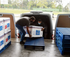 Paraná recebe 137,2 mil vacinas contra a Covid-19 para segunda dose; 176,6 mil para dose reforço chegam no sábado  -  Curitiba, 01/10/2021  -  Foto: Américo Antonio/SESA