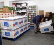 Paraná recebe 137,2 mil vacinas contra a Covid-19 para segunda dose; 176,6 mil para dose reforço chegam no sábado  -  Curitiba, 01/10/2021  -  Foto: Américo Antonio/SESA