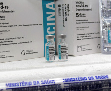 Paraná recebe 137,2 mil vacinas contra a Covid-19 para segunda dose; 176,6 mil para dose reforço chegam no sábado  -  Curitiba, 01/10/2021  -  Foto: Américo Antonio/SESA