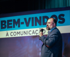 O secretário da Comunicação e da Cultura do Paraná, João Evaristo Debiasi  recebe novos contratados do Serviço Social Autônomo E-Paraná Comunicação (E-PR) nesta segunda-feira (04), no Museu Oscar Niemeyer (MON), em Curitiba.   04/10/2021 - Foto: Geraldo Bubniak/AEN