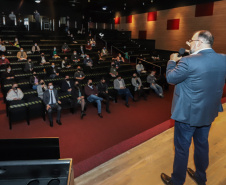 O secretário da Comunicação e da Cultura do Paraná, João Evaristo Debiasi  recebe novos contratados do Serviço Social Autônomo E-Paraná Comunicação (E-PR) nesta segunda-feira (04), no Museu Oscar Niemeyer (MON), em Curitiba.   04/10/2021 - Foto: Geraldo Bubniak/AEN
