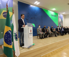 O governador Carlos Massa Ratinho Junior sanciona nesta segunda-feira (4) a lei que institui o homeschooling. O texto aprovado pela Assembleia Legislativa regulamenta o ensino domiciliar, sob o encargo dos pais ou responsáveis, com supervisão e avaliação periódica da aprendizagem por órgãos de ensino. A prática não é obrigatória. Os pais poderão optar entre o ensino escolar tradicional ou o domiciliar.    - 04/10/2021 - Foto: Geraldo Bubniak/AEN