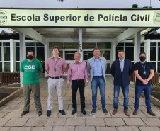 A Controladoria-Geral do Estado (CGE) vistoriou na Escola Superior da Polícia Civil (ESPC) o trabalho desenvolvido no curso de formação de Escrivães de Polícia quanto às medidas de proteção impostas pela pandemia da Covid-19. A vistoria, ocorrida na semana passada, faz parte do cronograma da Diretoria de Inteligência e Informações Estratégicas (DIIE), da CGE, de aumentar a aproximação com os servidores. Foto: CGE