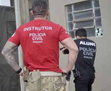 A Controladoria-Geral do Estado (CGE) vistoriou na Escola Superior da Polícia Civil (ESPC) o trabalho desenvolvido no curso de formação de Escrivães de Polícia quanto às medidas de proteção impostas pela pandemia da Covid-19. A vistoria, ocorrida na semana passada, faz parte do cronograma da Diretoria de Inteligência e Informações Estratégicas (DIIE), da CGE, de aumentar a aproximação com os servidores. Foto: CGE