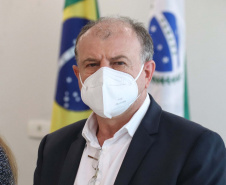Governo do Estado vai construir em Irati a primeira unidade da Cidade do Idoso. A assinatura do convênio, último passo antes do processo de licitação da obra, foi feita pelo governador Carlos Massa Ratinho Junior e pelo prefeito do município, Jorge Derbli, nesta terça-feira (05), no Palácio Iguaçu.Foto:Gustavo Pontes