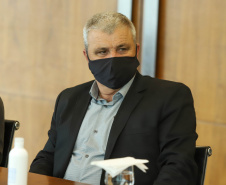 Governo do Estado vai construir em Irati a primeira unidade da Cidade do Idoso. A assinatura do convênio, último passo antes do processo de licitação da obra, foi feita pelo governador Carlos Massa Ratinho Junior e pelo prefeito do município, Jorge Derbli, nesta terça-feira (05), no Palácio Iguaçu.Foto: Ari Dias/ AEN