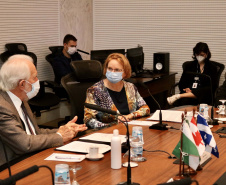 As novas oportunidades de parceria entre o Paraná e o Canadá foram o foco da visita de uma comitiva do Consulado Geral do Canadá a Curitiba nesta quarta-feira (6). O vice-governador Darci Piana recebeu, no Palácio Iguaçu, a cônsul-geral do Canadá em São Paulo, Heather Cameron. Foto: Camila Tonett/Vice-governadoria