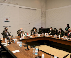 As novas oportunidades de parceria entre o Paraná e o Canadá foram o foco da visita de uma comitiva do Consulado Geral do Canadá a Curitiba nesta quarta-feira (6). O vice-governador Darci Piana recebeu, no Palácio Iguaçu, a cônsul-geral do Canadá em São Paulo, Heather Cameron. Foto: Camila Tonett/Vice-governadoria