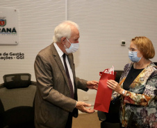 As novas oportunidades de parceria entre o Paraná e o Canadá foram o foco da visita de uma comitiva do Consulado Geral do Canadá a Curitiba nesta quarta-feira (6). O vice-governador Darci Piana recebeu, no Palácio Iguaçu, a cônsul-geral do Canadá em São Paulo, Heather Cameron. Foto: Camila Tonett/Vice-governadoria