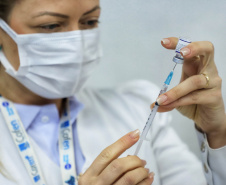 Com duas mil pessoas vacinadas por hora, Paraná atinge 98% da população adulta e 5,5 milhões estão imunizadas  -  Curitiba, 07/10/2021 - Foto: José Fernando Ogura/AEN