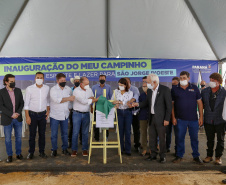 O governador em exercício Darci Piana vistoriou nesta quinta-feira (07) a construção do novo trevo da PR-281, e inaugurou uma unidade do Meu Campinho no distrito de Doutor Antonio Paranhos, em São Jorge D’Oeste, na região Sudoeste do Paraná. - São Jorge D’Oeste, 07/10/2021 -  Foto: Gilson Abreu/AEN
