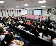 Para o Outubro Rosa deste ano a Portos do Paraná desenvolveu quatro vídeos-depoimentos de mulheres que passaram ou ainda enfrentam um câncer de mama. A programação alusiva ao mês de conscientização sobre a doença terminou ontem (6), mas as produções serão utilizadas no trabalho contínuo de sensibilização. Foto: Claudio Neves/Portos do Paraná