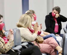 Para o Outubro Rosa deste ano a Portos do Paraná desenvolveu quatro vídeos-depoimentos de mulheres que passaram ou ainda enfrentam um câncer de mama. A programação alusiva ao mês de conscientização sobre a doença terminou ontem (6), mas as produções serão utilizadas no trabalho contínuo de sensibilização. Foto: Claudio Neves/Portos do Paraná