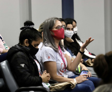Para o Outubro Rosa deste ano a Portos do Paraná desenvolveu quatro vídeos-depoimentos de mulheres que passaram ou ainda enfrentam um câncer de mama. A programação alusiva ao mês de conscientização sobre a doença terminou ontem (6), mas as produções serão utilizadas no trabalho contínuo de sensibilização. Foto: Claudio Neves/Portos do Paraná
