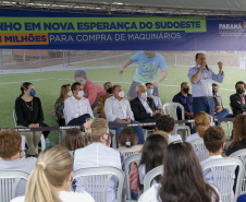 Lazer, geração de emprego e manutenção da limpeza e infraestrutura urbana. As ações fazem parte do pacote de anúncios confirmado nesta quinta-feira (07) pelo governador em exercício Darci Piana em visita à Nova Esperança do Sudoeste. - Nova esperança do Sudoeste, 07/10/2021  -  Foto: Gilson Abreu/AEN