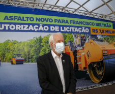 O governador em exercício Darci Piana anunciou nesta quinta-feira (07) novos investimentos para Francisco Beltrão, no Sudoeste do Paraná. As ações do Governo do Estado contemplam equipamentos para a saúde, a pavimentação de 51 vias urbanas e o lançamento do edital de licitação para a construção de uma Delegacia Cidadã na cidade. -  Francisco Beltrão, 07/10/2021  -  Foto: Gilson Abreu/AEN