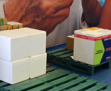 Com mais 124,2 mil vacinas, Saúde encerra a semana com um milhão de imunizantes contra a Covid-19 distribuídos aos municípios  -  Curitiba, 08/10/2021  -  Foto: Américo Antonio/SESA
