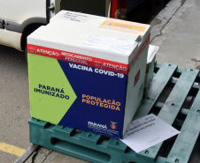Com mais 124,2 mil vacinas, Saúde encerra a semana com um milhão de imunizantes contra a Covid-19 distribuídos aos municípios  -  Curitiba, 08/10/2021  -  Foto: Américo Antonio/SESA