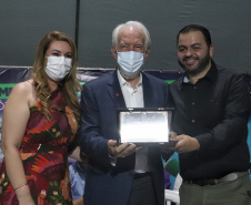 O governador em exercício Darci Piana inaugurou nesta sexta-feira (8) uma unidade do programa Meu Campinho em Munhoz de Mello, no distrito de Fernão Dias, na região Norte do Paraná. O projeto recebeu R$ 269 mil do Governo do Estado, por meio da Secretaria do Desenvolvimento Urbano e de Obras Públicas.Fotoz: Gustavo Pontes/SEDU