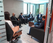 O Paraná terá um escritório fixo para a captação de investimentos e negócios internacionais em Dubai, nos Emirados Árabes Unidos. A decisão foi formalizada nesta quarta-feira (13) pelo governador Carlos Massa Ratinho Junior e o presidente da Federação das Indústrias do Estado do Paraná (Fiep), Carlos Valter  -  Dubai, 13/10/2021  -  Foto: Governo do Paraná