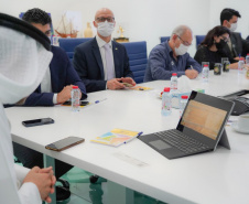 O Paraná terá um escritório fixo para a captação de investimentos e negócios internacionais em Dubai, nos Emirados Árabes Unidos. A decisão foi formalizada nesta quarta-feira (13) pelo governador Carlos Massa Ratinho Junior e o presidente da Federação das Indústrias do Estado do Paraná (Fiep), Carlos Valter  -  Dubai, 13/10/2021  -  Foto: Governo do Paraná