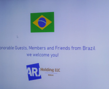 O Paraná terá um escritório fixo para a captação de investimentos e negócios internacionais em Dubai, nos Emirados Árabes Unidos. A decisão foi formalizada nesta quarta-feira (13) pelo governador Carlos Massa Ratinho Junior e o presidente da Federação das Indústrias do Estado do Paraná (Fiep), Carlos Valter  -  Dubai, 13/10/2021  -  Foto: Governo do Paraná