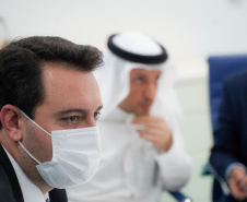 O Paraná terá um escritório fixo para a captação de investimentos e negócios internacionais em Dubai, nos Emirados Árabes Unidos. A decisão foi formalizada nesta quarta-feira (13) pelo governador Carlos Massa Ratinho Junior e o presidente da Federação das Indústrias do Estado do Paraná (Fiep), Carlos Valter  -  Dubai, 13/10/2021  -  Foto: Governo do Paraná