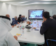 O Paraná terá um escritório fixo para a captação de investimentos e negócios internacionais em Dubai, nos Emirados Árabes Unidos. A decisão foi formalizada nesta quarta-feira (13) pelo governador Carlos Massa Ratinho Junior e o presidente da Federação das Indústrias do Estado do Paraná (Fiep), Carlos Valter  -  Dubai, 13/10/2021  -  Foto: Governo do Paraná
