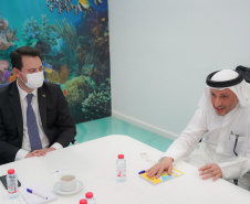 O Paraná terá um escritório fixo para a captação de investimentos e negócios internacionais em Dubai, nos Emirados Árabes Unidos. A decisão foi formalizada nesta quarta-feira (13) pelo governador Carlos Massa Ratinho Junior e o presidente da Federação das Indústrias do Estado do Paraná (Fiep), Carlos Valter  -  Dubai, 13/10/2021  -  Foto: Governo do Paraná