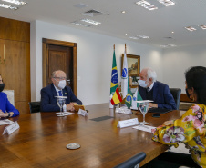 Governador em exercicio Darci Piana recebe o embaixador da Espanha no Brasil, Fernando Garcia Casas, a cônsul honorária da Espanha em Curitiba, Blanca Hernando Barco e a  diretora do Instituto Cervantes, Rosa Sánchez-Cascado  -  Curitiba, 13/10/2021  -  Foto Gilson Abreu/AEN