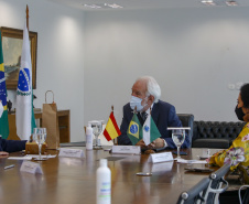 Governador em exercicio Darci Piana recebe o embaixador da Espanha no Brasil, Fernando Garcia Casas, a cônsul honorária da Espanha em Curitiba, Blanca Hernando Barco e a  diretora do Instituto Cervantes, Rosa Sánchez-Cascado  -  Curitiba, 13/10/2021  -  Foto Gilson Abreu/AEN