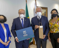 Governador em exercicio Darci Piana recebe o embaixador da Espanha no Brasil, Fernando Garcia Casas, a cônsul honorária da Espanha em Curitiba, Blanca Hernando Barco e a  diretora do Instituto Cervantes, Rosa Sánchez-Cascado  -  Curitiba, 13/10/2021  -  Foto Gilson Abreu/AEN