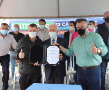 O governador em exercício Darci Piana e o secretário estadual da Saúde, Beto Preto, entregam nesta quarta-feira (13),  veículos da Estratégia da Saúde da Família aos municípios da 1ª Regional de Saúde de Paranaguá, além de computadores para renovação e modernização do parque tecnológico da Sesa.13/10/2021 - Foto: Geraldo Bubniak/AEN
