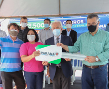 O governador em exercício Darci Piana e o secretário estadual da Saúde, Beto Preto, entregam nesta quarta-feira (13),  veículos da Estratégia da Saúde da Família aos municípios da 1ª Regional de Saúde de Paranaguá, além de computadores para renovação e modernização do parque tecnológico da Sesa.13/10/2021 - Foto: Geraldo Bubniak/AEN