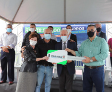 O governador em exercício Darci Piana e o secretário estadual da Saúde, Beto Preto, entregam nesta quarta-feira (13),  veículos da Estratégia da Saúde da Família aos municípios da 1ª Regional de Saúde de Paranaguá, além de computadores para renovação e modernização do parque tecnológico da Sesa.13/10/2021 - Foto: Geraldo Bubniak/AEN