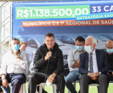 O governador em exercício Darci Piana e o secretário estadual da Saúde, Beto Preto, entregam nesta quarta-feira (13),  veículos da Estratégia da Saúde da Família aos municípios da 1ª Regional de Saúde de Paranaguá, além de computadores para renovação e modernização do parque tecnológico da Sesa. Na foto o prefeito de Paranaguá. Marcelo Roque .  13/10/2021 - Foto: Geraldo Bubniak/AEN