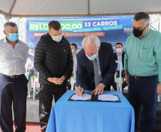 O governador em exercício Darci Piana e o secretário estadual da Saúde, Beto Preto, entregam nesta quarta-feira (13),  veículos da Estratégia da Saúde da Família aos municípios da 1ª Regional de Saúde de Paranaguá, além de computadores para renovação e modernização do parque tecnológico da Sesa.13/10/2021 - Foto: Geraldo Bubniak/AEN