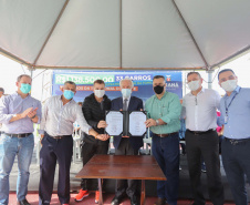 O governador em exercício Darci Piana e o secretário estadual da Saúde, Beto Preto, entregam nesta quarta-feira (13),  veículos da Estratégia da Saúde da Família aos municípios da 1ª Regional de Saúde de Paranaguá, além de computadores para renovação e modernização do parque tecnológico da Sesa.13/10/2021 - Foto: Geraldo Bubniak/AEN