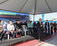 O governador em exercício Darci Piana e o secretário estadual da Saúde, Beto Preto, entregam nesta quarta-feira (13),  veículos da Estratégia da Saúde da Família aos municípios da 1ª Regional de Saúde de Paranaguá, além de computadores para renovação e modernização do parque tecnológico da Sesa.13/10/2021 - Foto: Geraldo Bubniak/AEN