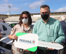 O governador em exercício Darci Piana e o secretário estadual da Saúde, Beto Preto, entregam nesta quarta-feira (13),  veículos da Estratégia da Saúde da Família aos municípios da 1ª Regional de Saúde de Paranaguá, além de computadores para renovação e modernização do parque tecnológico da Sesa.13/10/2021 - Foto: Geraldo Bubniak/AEN