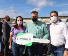 O governador em exercício Darci Piana e o secretário estadual da Saúde, Beto Preto, entregam nesta quarta-feira (13),  veículos da Estratégia da Saúde da Família aos municípios da 1ª Regional de Saúde de Paranaguá, além de computadores para renovação e modernização do parque tecnológico da Sesa.13/10/2021 - Foto: Geraldo Bubniak/AEN