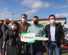 O governador em exercício Darci Piana e o secretário estadual da Saúde, Beto Preto, entregam nesta quarta-feira (13),  veículos da Estratégia da Saúde da Família aos municípios da 1ª Regional de Saúde de Paranaguá, além de computadores para renovação e modernização do parque tecnológico da Sesa.13/10/2021 - Foto: Geraldo Bubniak/AEN