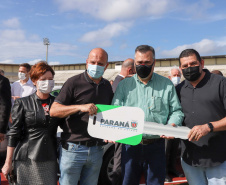 O governador em exercício Darci Piana e o secretário estadual da Saúde, Beto Preto, entregam nesta quarta-feira (13),  veículos da Estratégia da Saúde da Família aos municípios da 1ª Regional de Saúde de Paranaguá, além de computadores para renovação e modernização do parque tecnológico da Sesa.13/10/2021 - Foto: Geraldo Bubniak/AEN