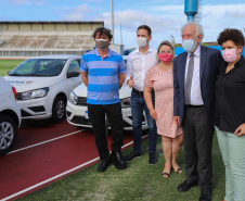 O governador em exercício Darci Piana e o secretário estadual da Saúde, Beto Preto, entregam nesta quarta-feira (13),  veículos da Estratégia da Saúde da Família aos municípios da 1ª Regional de Saúde de Paranaguá, além de computadores para renovação e modernização do parque tecnológico da Sesa.13/10/2021 - Foto: Geraldo Bubniak/AEN