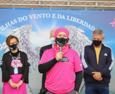 O governador em exercício Darci Piana participa nesta quinta-feira (14), da abertura da Expedição Filhas do Paraná - Rota deMototurismo no Palacio Iguaçu . Na foto, Telma Crummenauer ,  idealizadora da expedição de moto pelo Paraná.  14/10/2021 - Foto: Geraldo Bubniak/AEN