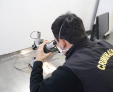 A Seção de Crimes Ambientais, vinculada ao Instituto de Criminalística da Polícia Científica do Paraná, desde a sua criação, em dezembro de 2019, tem atuado com peritos criminais, especialistas na área, com intuito de comprovar a prática de condutas criminosas contra a fauna, a flora e à natureza no geral. - Curitiba, 14/10/2021 - Foto: SESP-PR