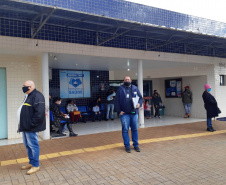 A Controladoria-Geral do Estado (CGE) já esteve em 161 municípios com o programa CGE Itinerante, que completa dois anos neste mês. O objetivo do programa é acompanhar atendimentos presenciais do Estado e ouvir dos seus usuários a opinião sobre o serviço. Nesse período, a maior demanda foi sobre a distribuição de vacinas contra a Covid-19, com 119 visitas.  - Curitiba, 15/10/2021 - Foto: CGE