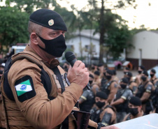 Centenas de viaturas e 1,5 mil policiais militares a mais do efetivo já aplicado rotineiramente, foram às ruas neste sábado (16/10) em todo o Paraná para inibir crimes e reforçar o patrulhamento em aéreas comerciais e residenciais do estado pela operação Fecha Quartel II